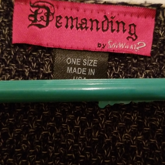 Demanding pancho shrug - Picture 3 of 4